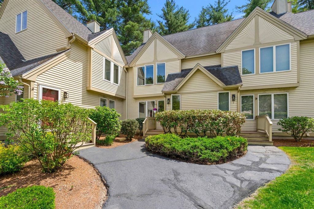 Photo of 5 Westminster Drive, Nashua, NH 03064 (MLS # 5089971)
