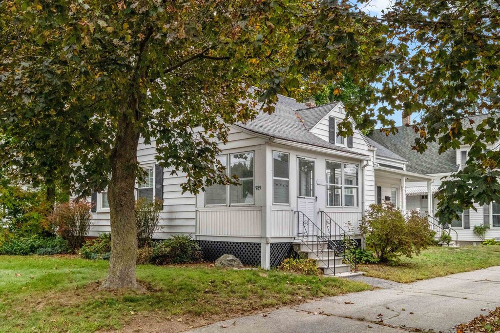 Photo of 989 Union Street, Manchester, NH 03104 (MLS # 5089205)