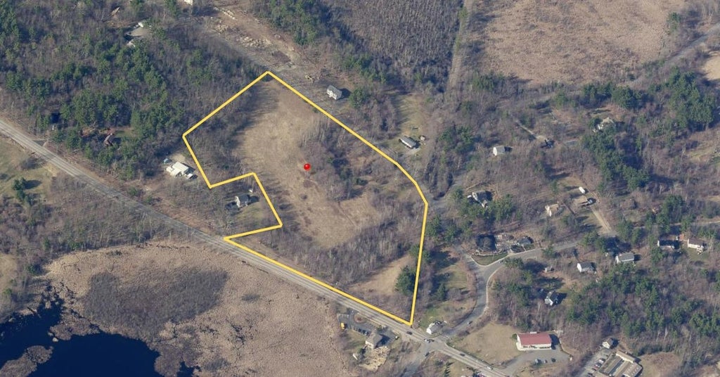 Photo of 8 Stark Road, Derry, NH 03038 (MLS # 5087857)