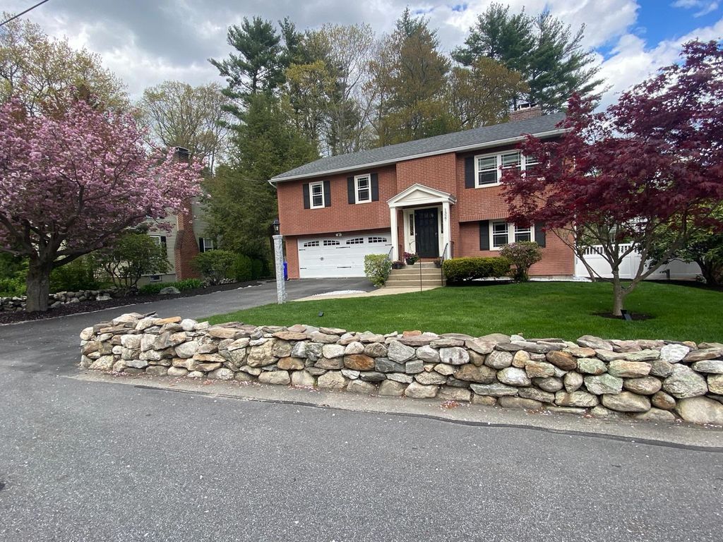 Photo of 1327 Beech Street, Manchester, NH 03104 (MLS # 5097354)