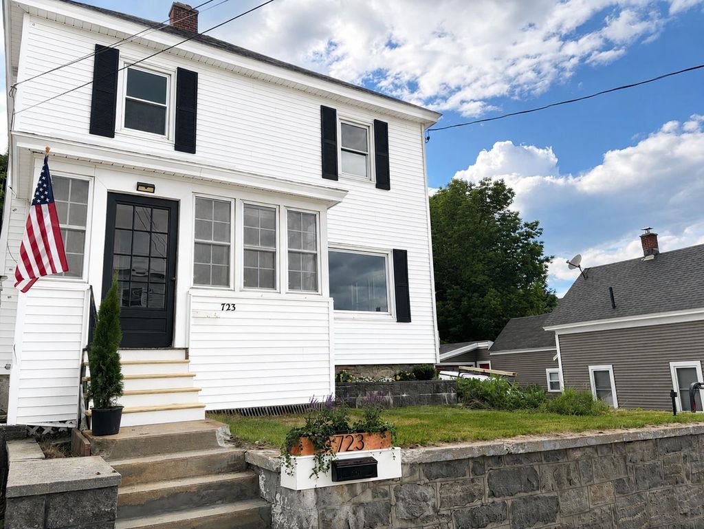 Photo of 723 Third Avenue, Berlin, NH 03570 (MLS # 5096968)