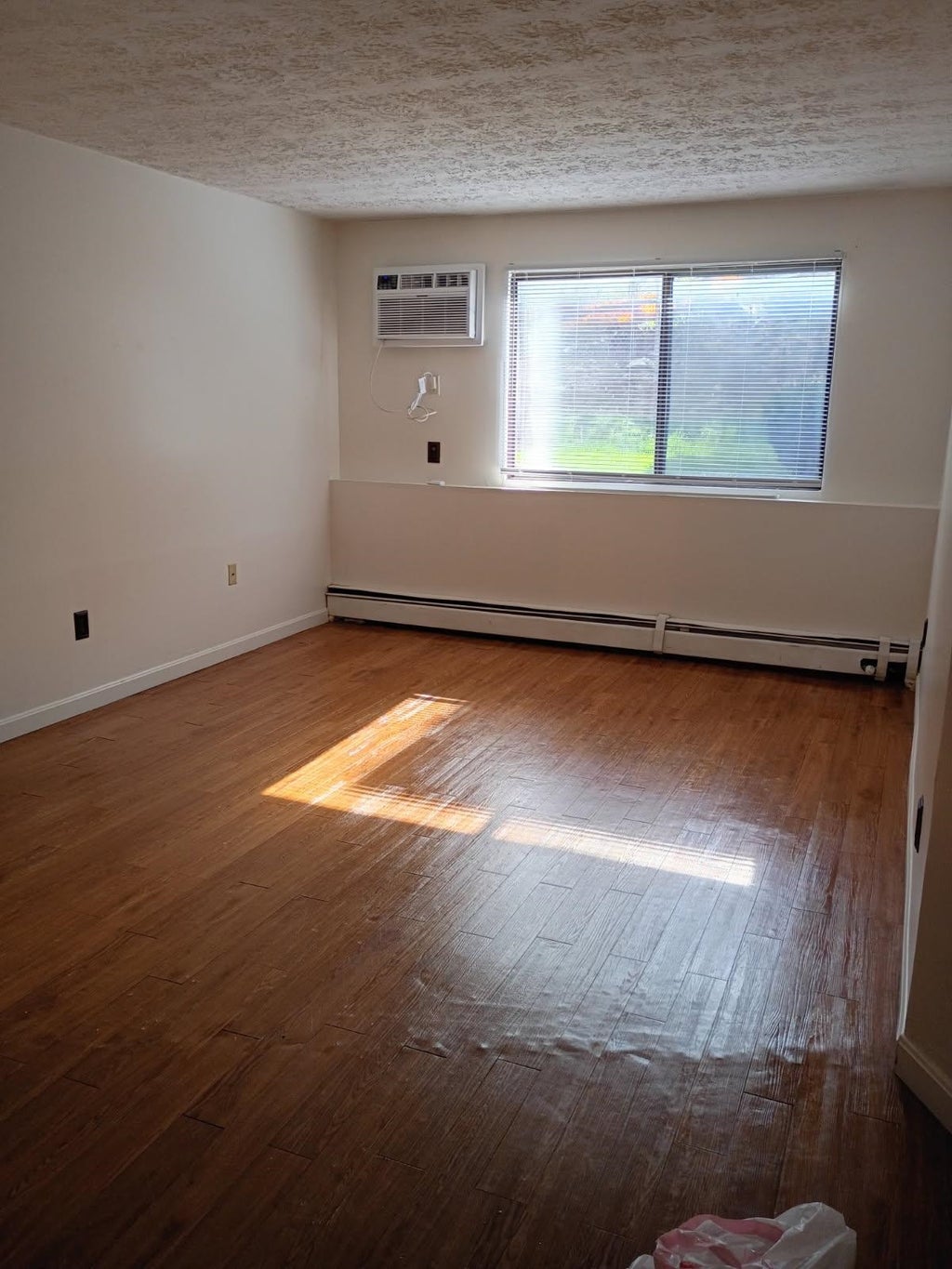 Photo of 35 Log Street, Manchester, NH 03103 (MLS # 5111428)