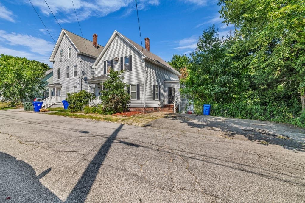 Photo of 72 B Street, Manchester, NH 03102 (MLS # 5104236)