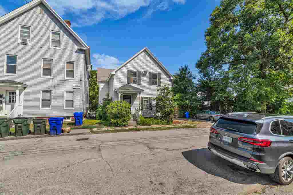 Photo of 72 B Street, Manchester, NH 03102 (MLS # 5104236)