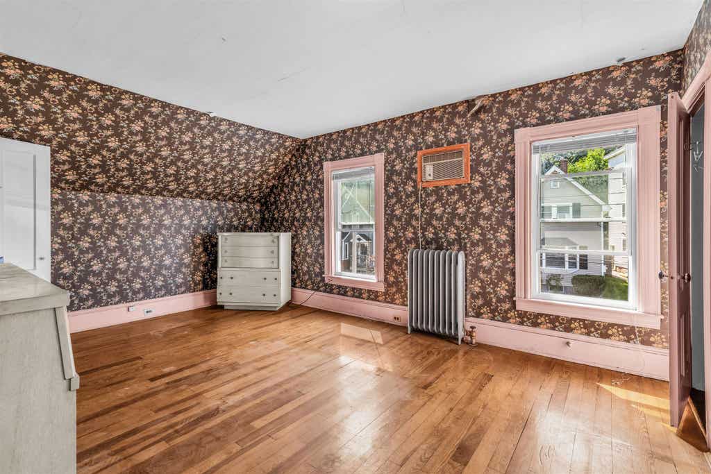 Photo of 72 B Street, Manchester, NH 03102 (MLS # 5104236)
