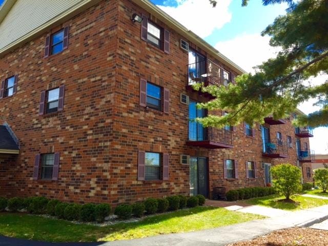 Photo of 11 Railroad Avenue #15, Derry, NH 03038 (MLS # 5105950)