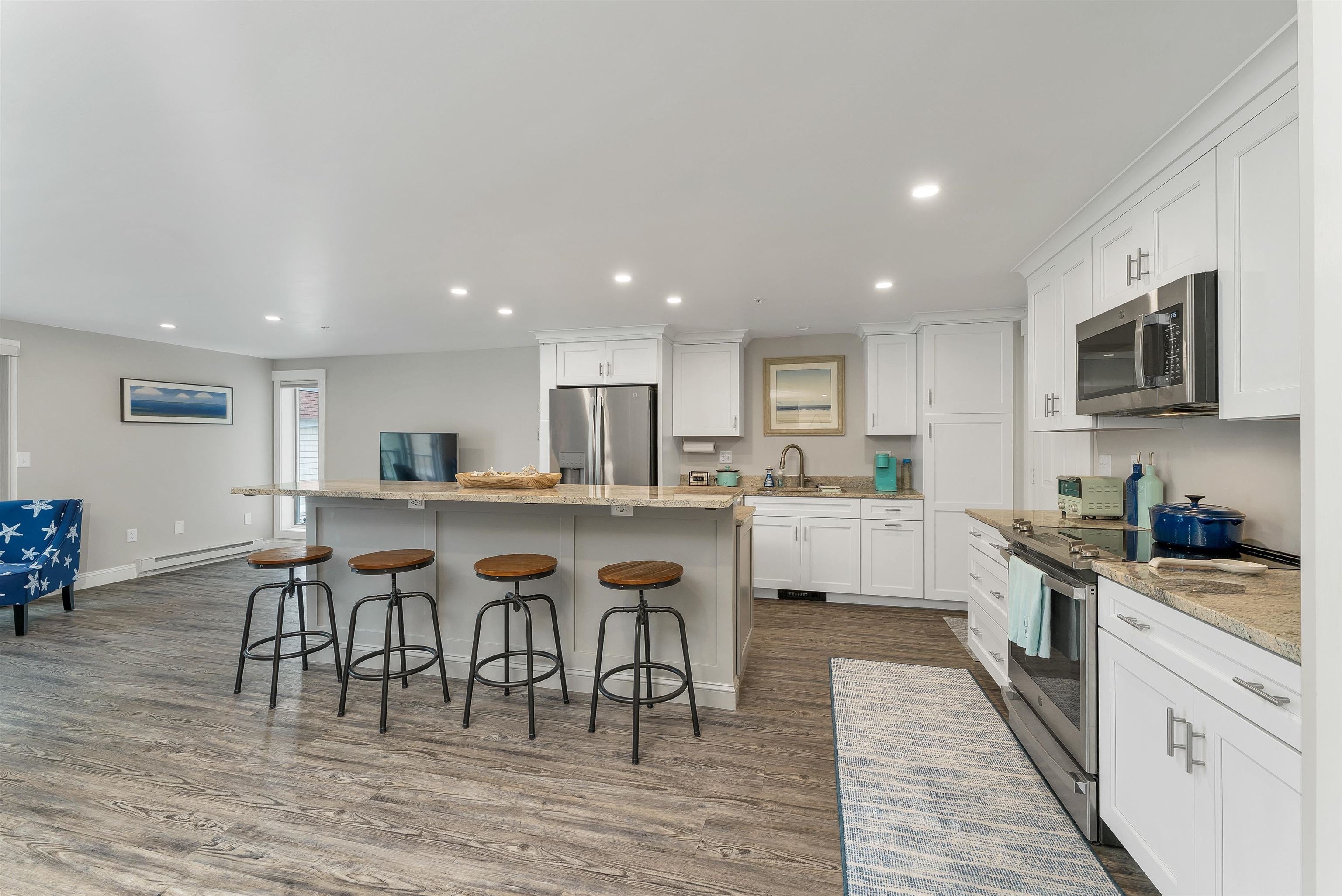 407 Ocean Boulevard B10