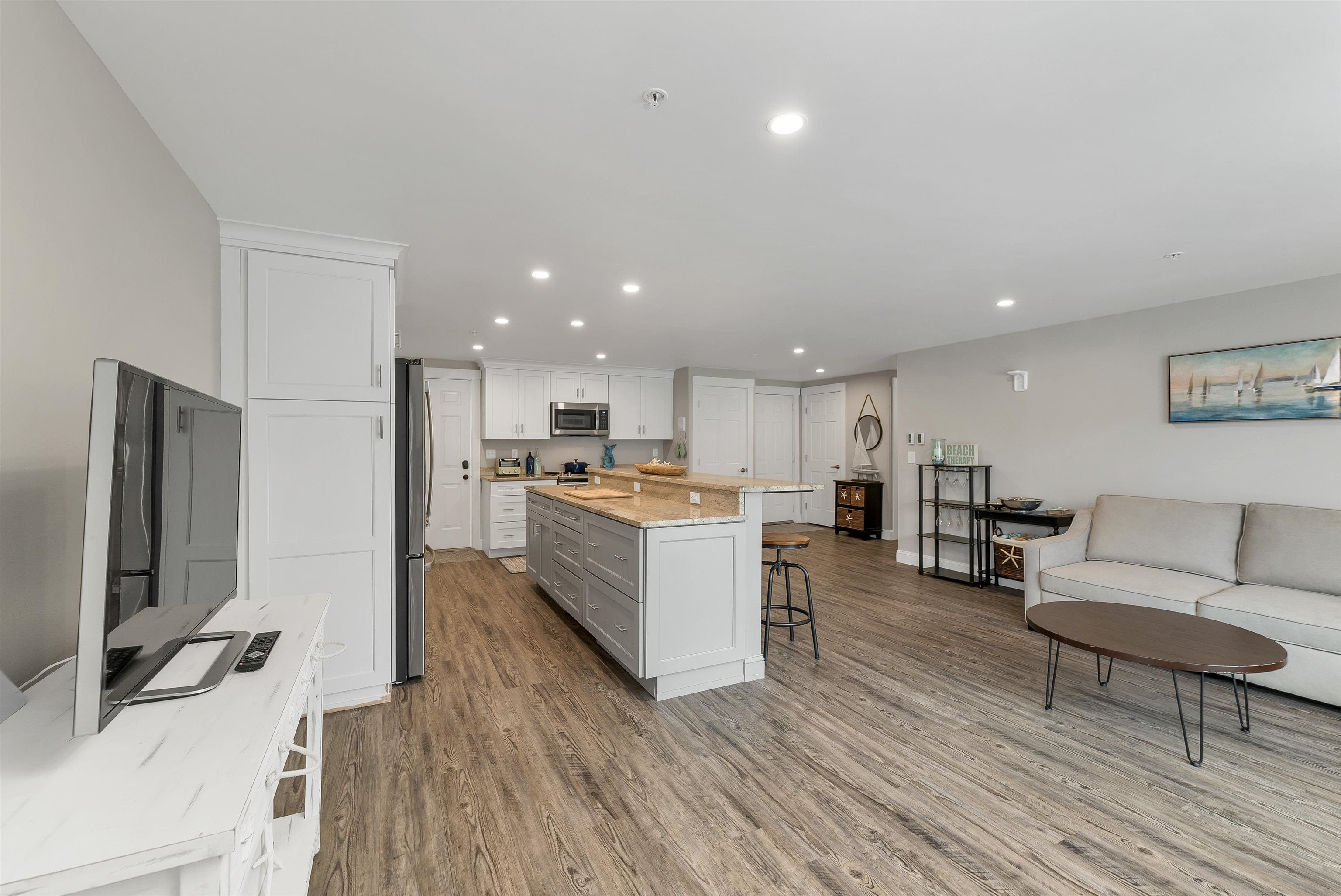 407 Ocean Boulevard B10