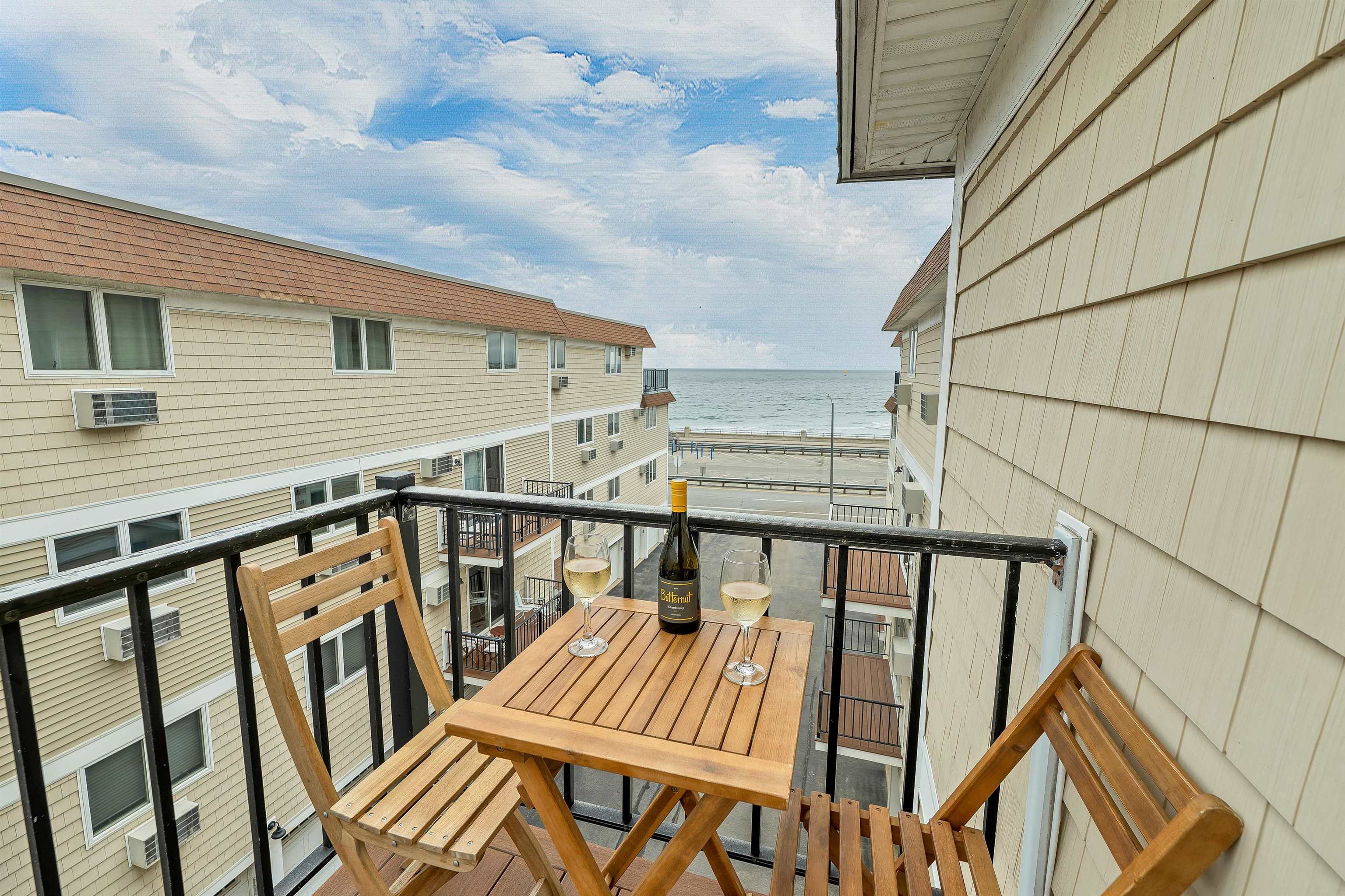 407 Ocean Boulevard B10