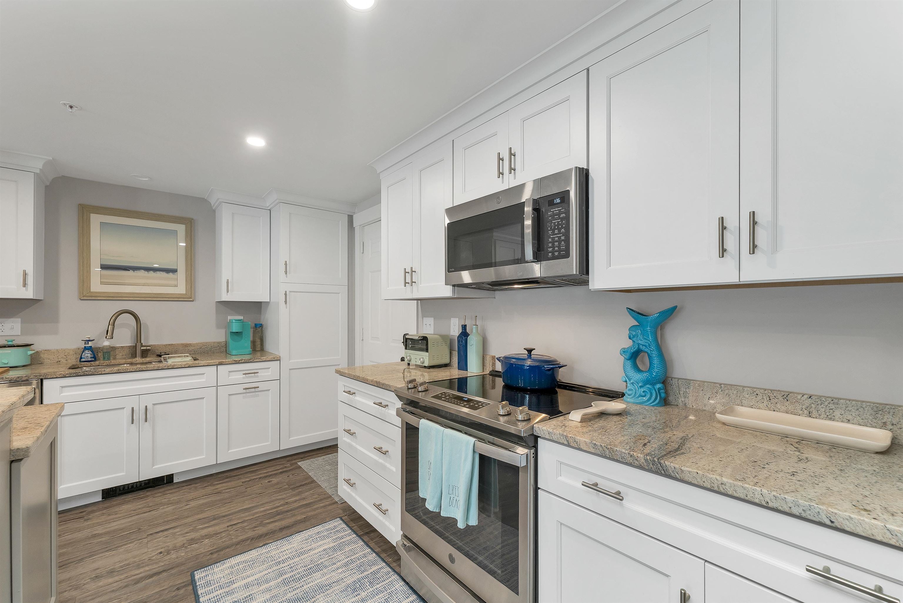 407 Ocean Boulevard B10
