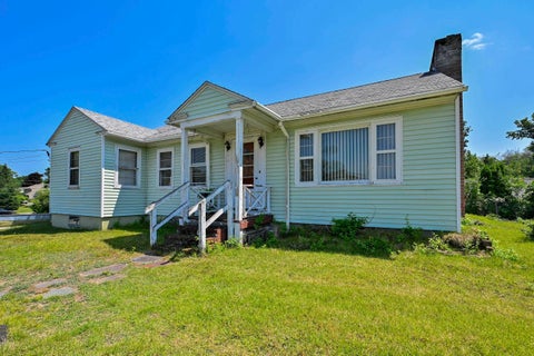 Photo of 115 Crosbie Street, Manchester, NH 03104 (MLS # 5100080)