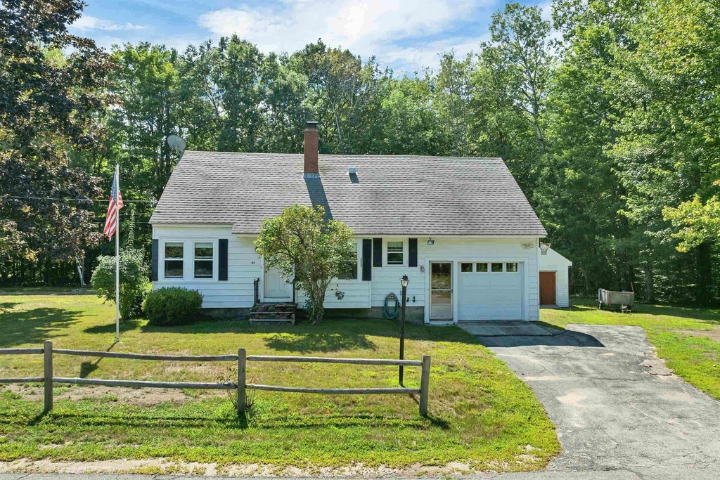 Photo of 44 Waumbeck Road, Wolfeboro, NH 03894 (MLS # 5115456)