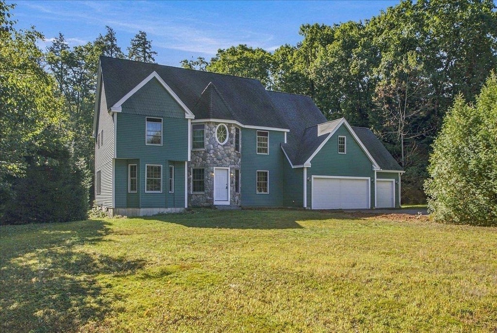Photo of 6 Dunnmoore Drive, Bow, NH 03304 (MLS # 5110892)
