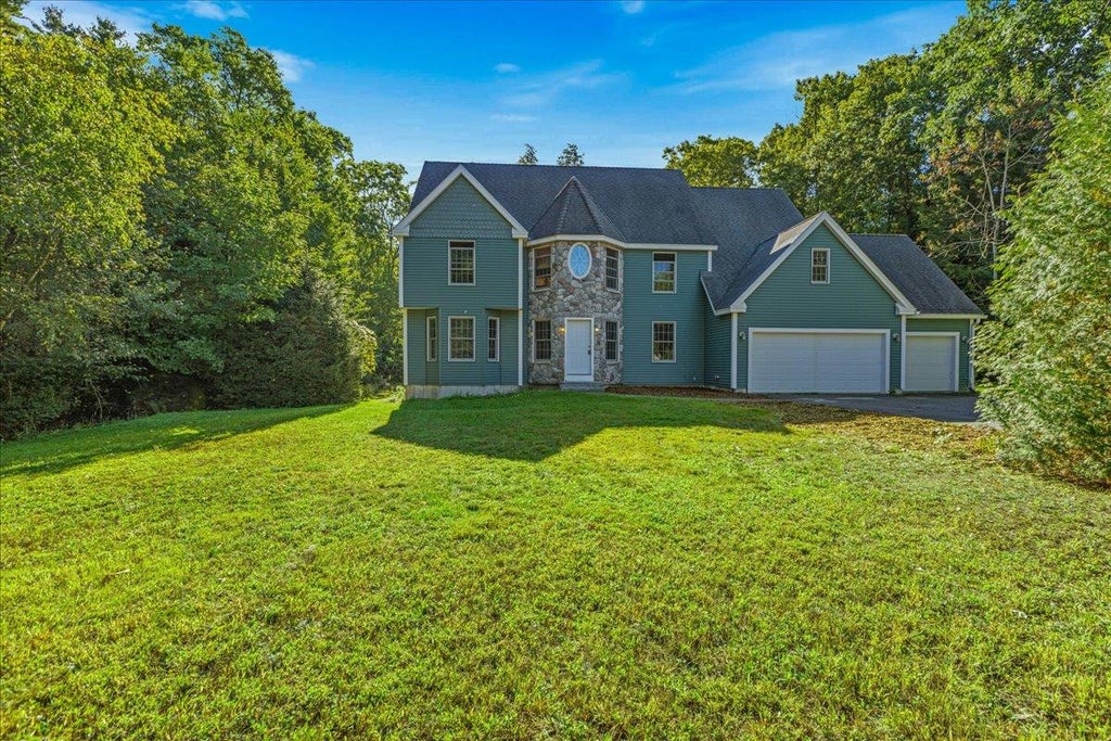 Photo of 6 Dunnmoore Drive, Bow, NH 03304 (MLS # 5110892)