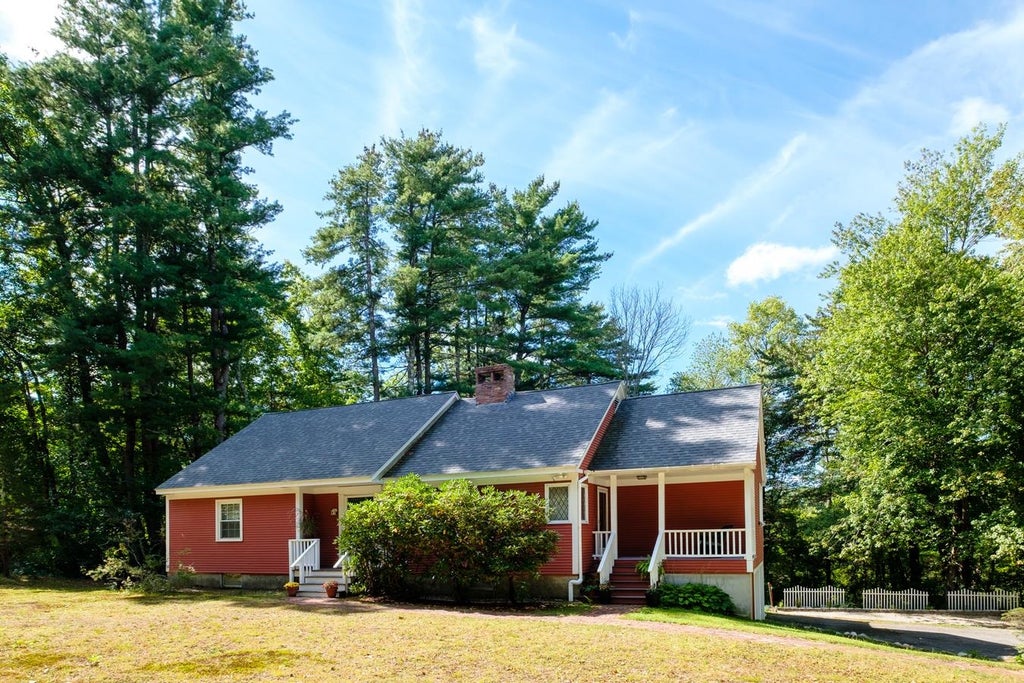 Photo of 375 Island Pond Road, Derry, NH 03038 (MLS # 5111128)