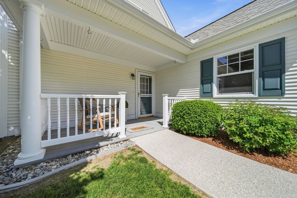 Photo of 4 Bow Center Road #B4, Bow, NH 03304 (MLS # 5093973)