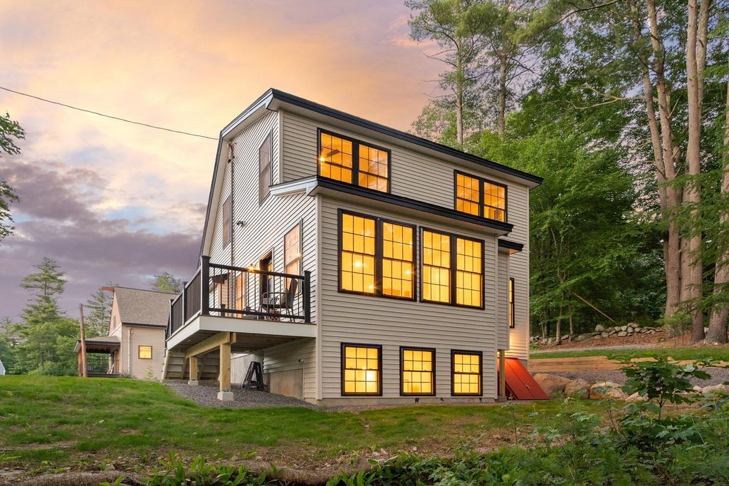Photo of 7 Beach Road, Hampstead, NH 03841 (MLS # 5096673)