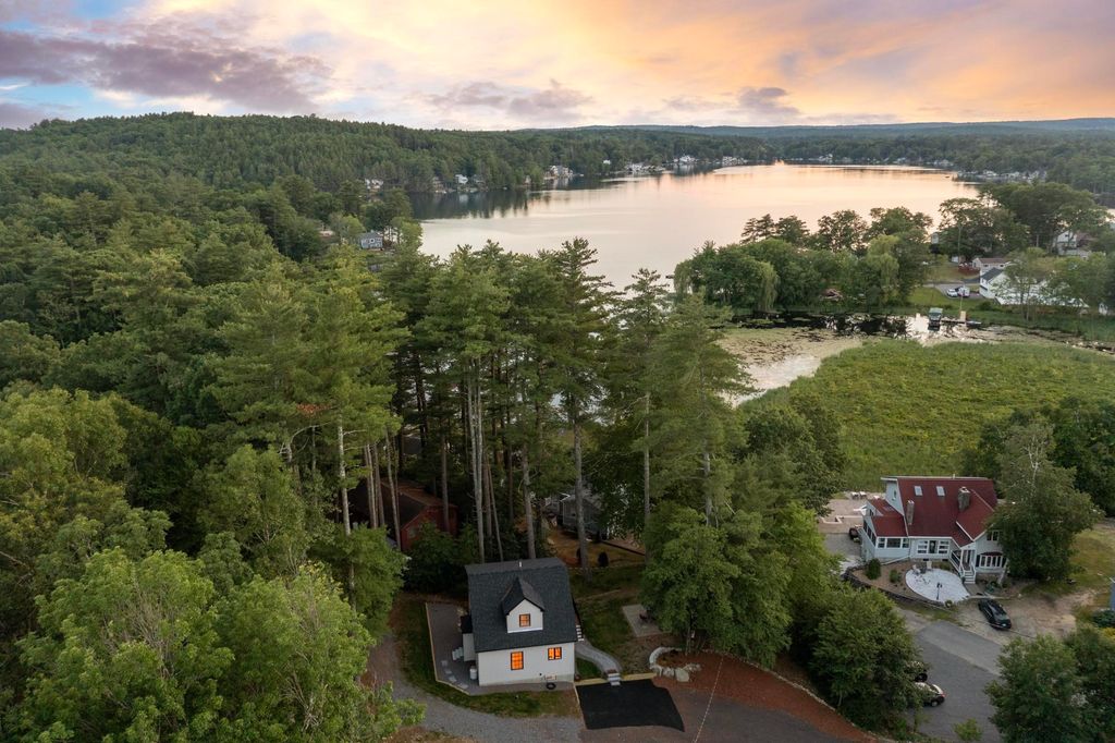 Photo of 7 Beach Road, Hampstead, NH 03841 (MLS # 5096673)