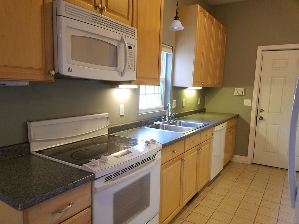 Photo of 585 Beech (north) Street #first floor, Manchester, NH 03104 (MLS # 5097436)