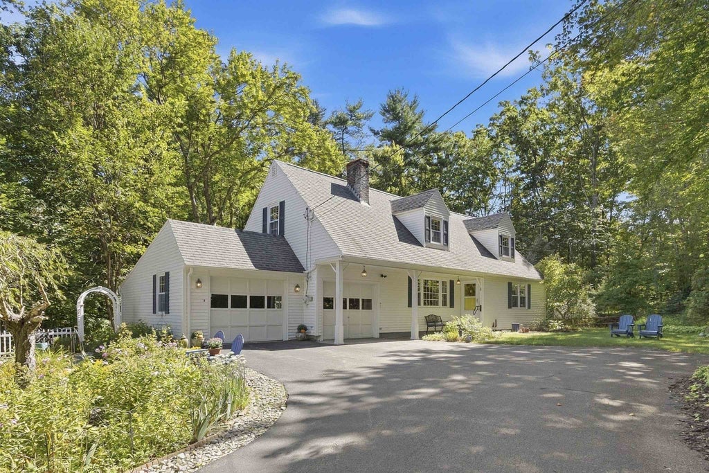 Photo of 4 Clough Street, Bow, NH 03304 (MLS # 5109832)
