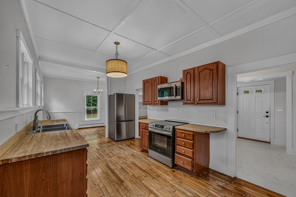 Photo of 181 Maple Street, Littleton, NH 03561 (MLS # 5104914)