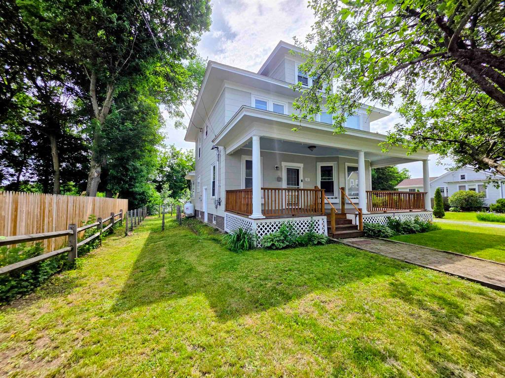 Photo of 32 Smith Street, Haverhill, NH 03785 (MLS # 5094889)