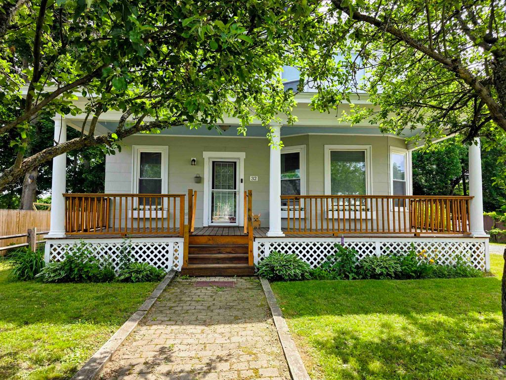 Photo of 32 Smith Street, Haverhill, NH 03785 (MLS # 5094889)