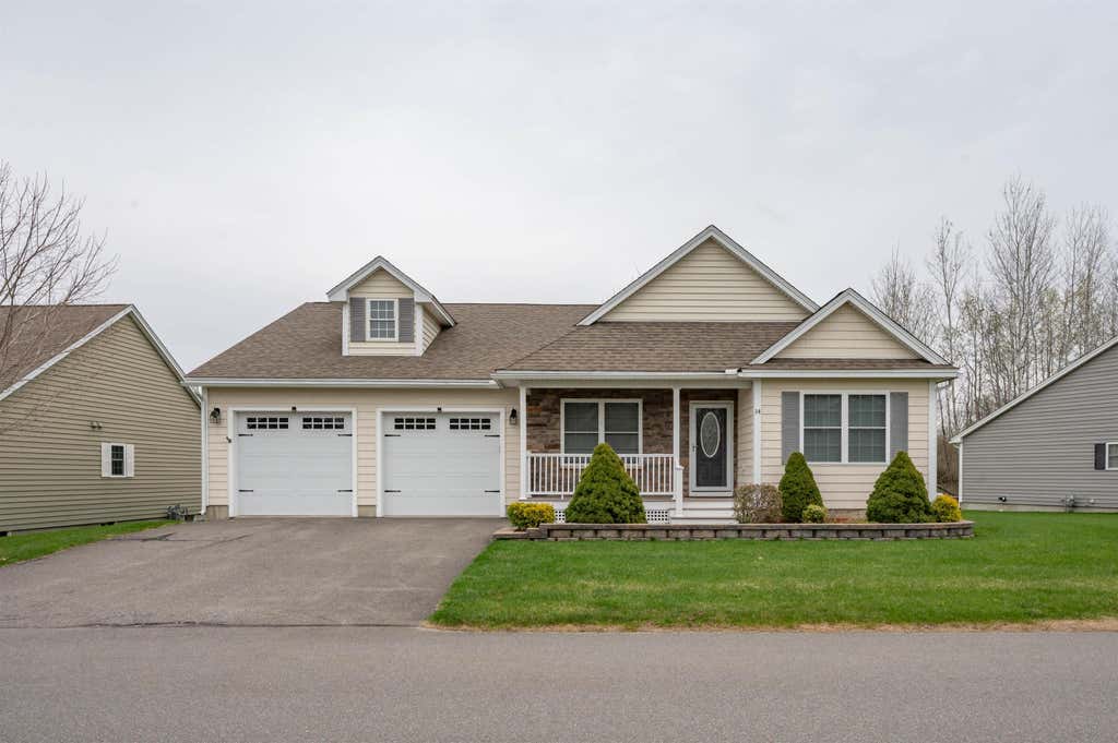 Photo of 14 Weymouth Court, Hudson, NH 03051 (MLS # 5085719)