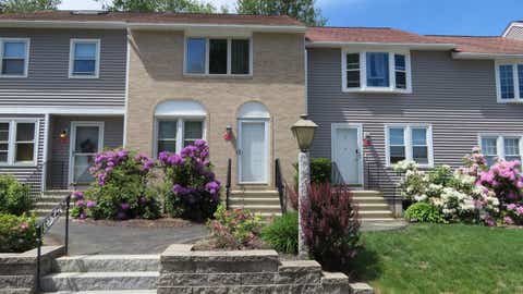 Photo of 17 Oakwood Circle #2, Goffstown, NH 03045 (MLS # 5093894)