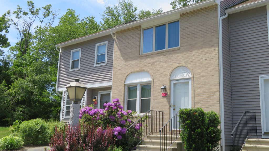 Photo of 17 Oakwood Circle #2, Goffstown, NH 03045 (MLS # 5093894)