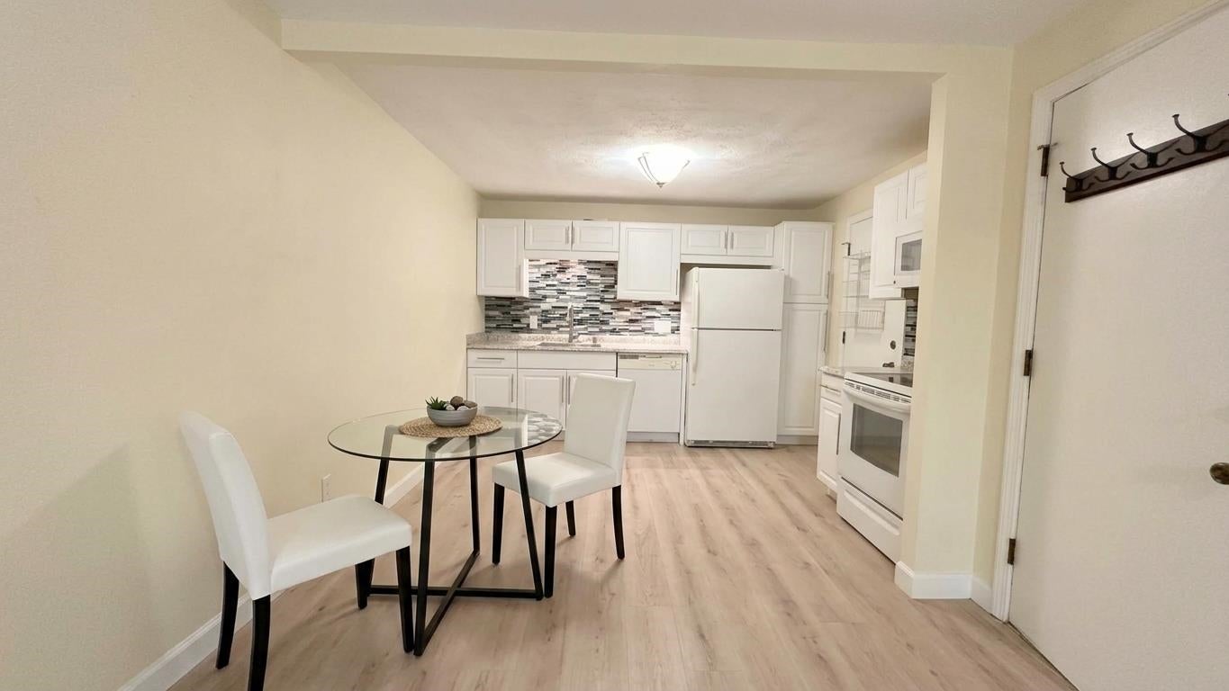 12 Strawberry Bank Road 11