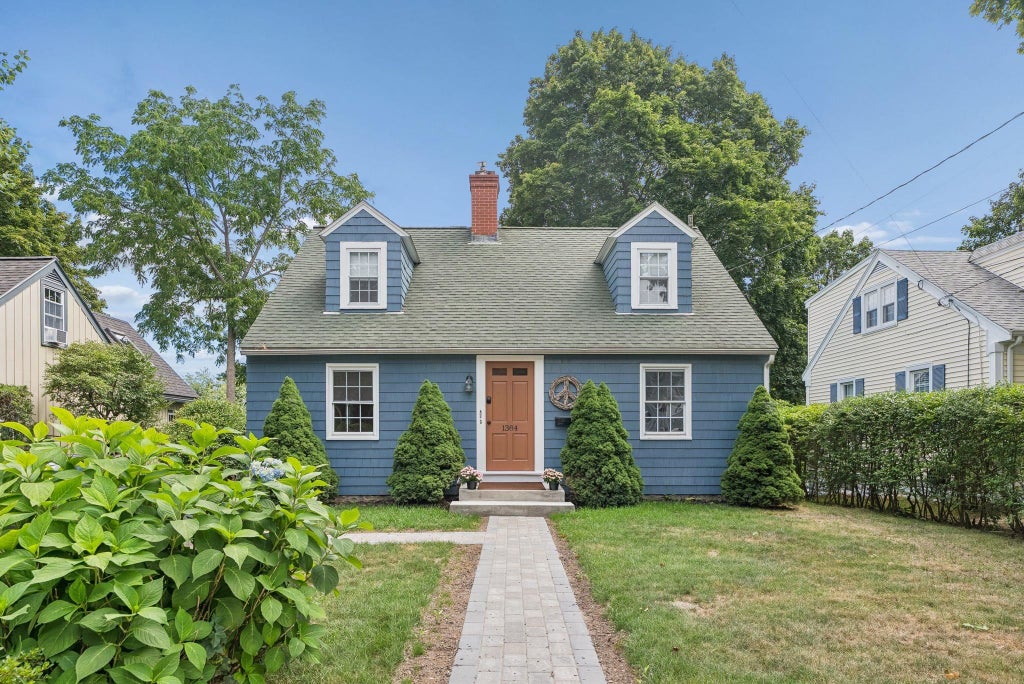 Photo of 1384 Islington Street, Portsmouth, NH 03801 (MLS # 5106894)