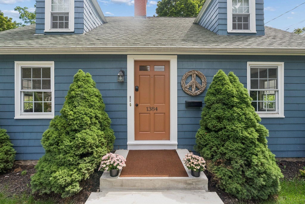 Photo of 1384 Islington Street, Portsmouth, NH 03801 (MLS # 5106894)