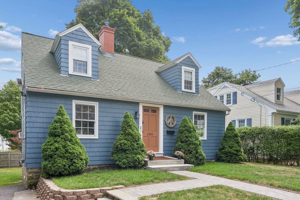 Photo of 1384 Islington Street, Portsmouth, NH 03801 (MLS # 5106894)