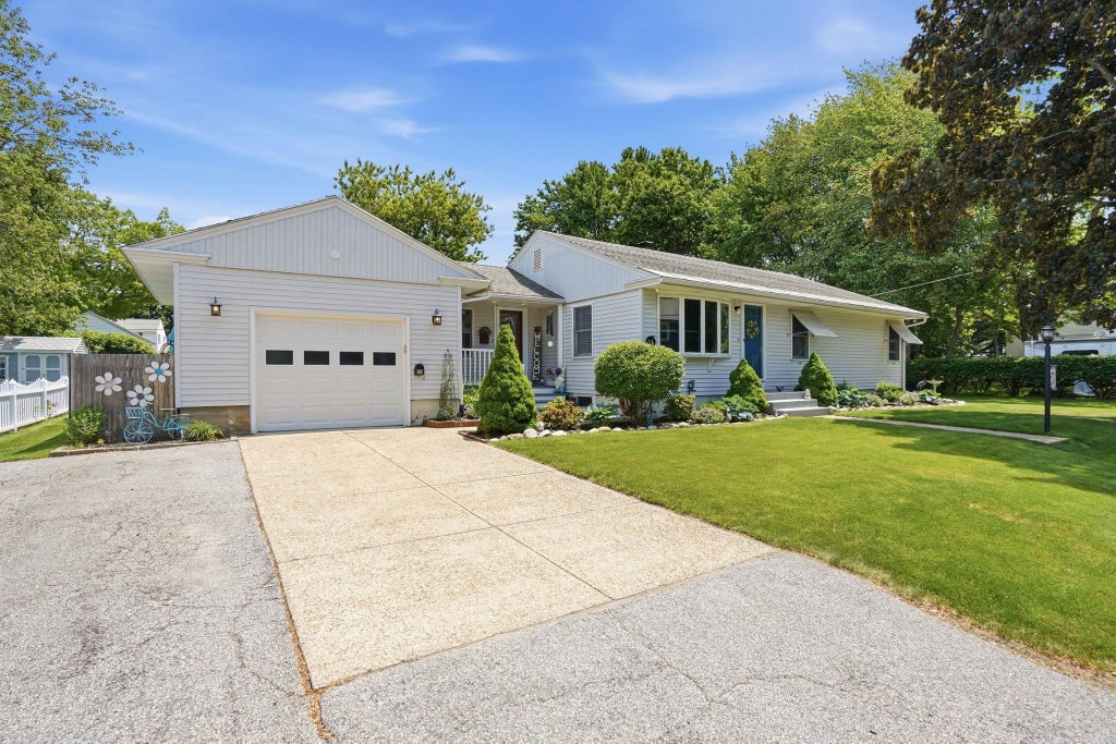Photo of 51 Kilby Street, Manchester, NH 03103 (MLS # 5093770)
