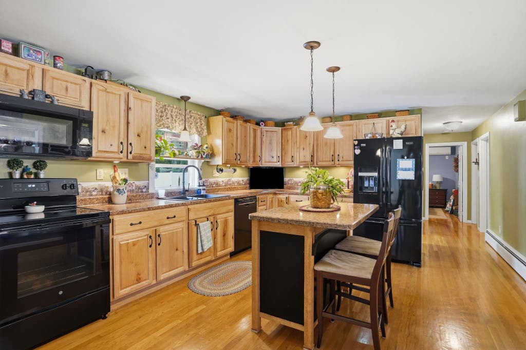 Photo of 51 Kilby Street, Manchester, NH 03103 (MLS # 5093770)