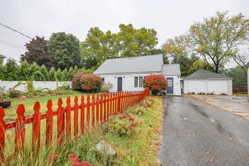 Photo of 4 Markar Street, Nashua, NH 03060 (MLS # 5113432)