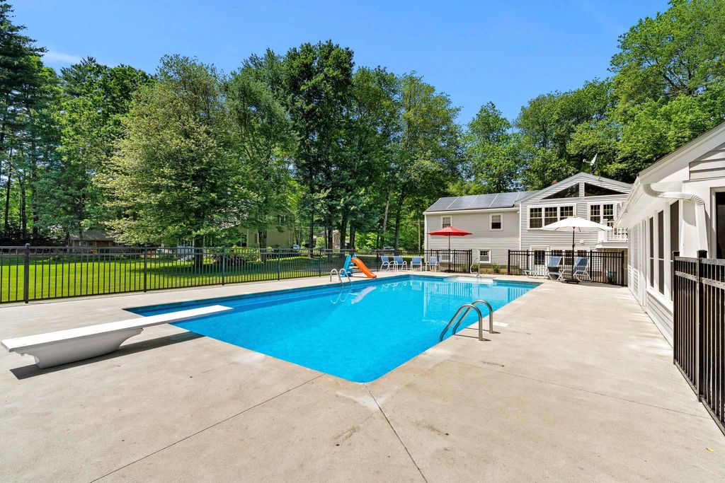 Photo of 9 Quaker Street, Newton, NH 03858 (MLS # 5095070)