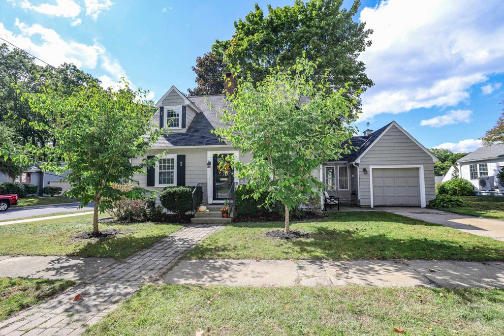 Photo of 1138 Hall Street, Manchester, NH 03104 (MLS # 5113255)