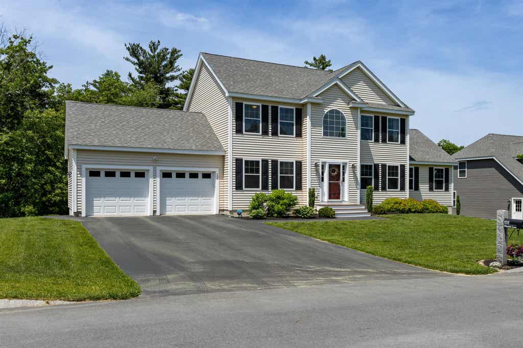 Photo of 158 Standish Lane, Hudson, NH 03051 (MLS # 5090905)