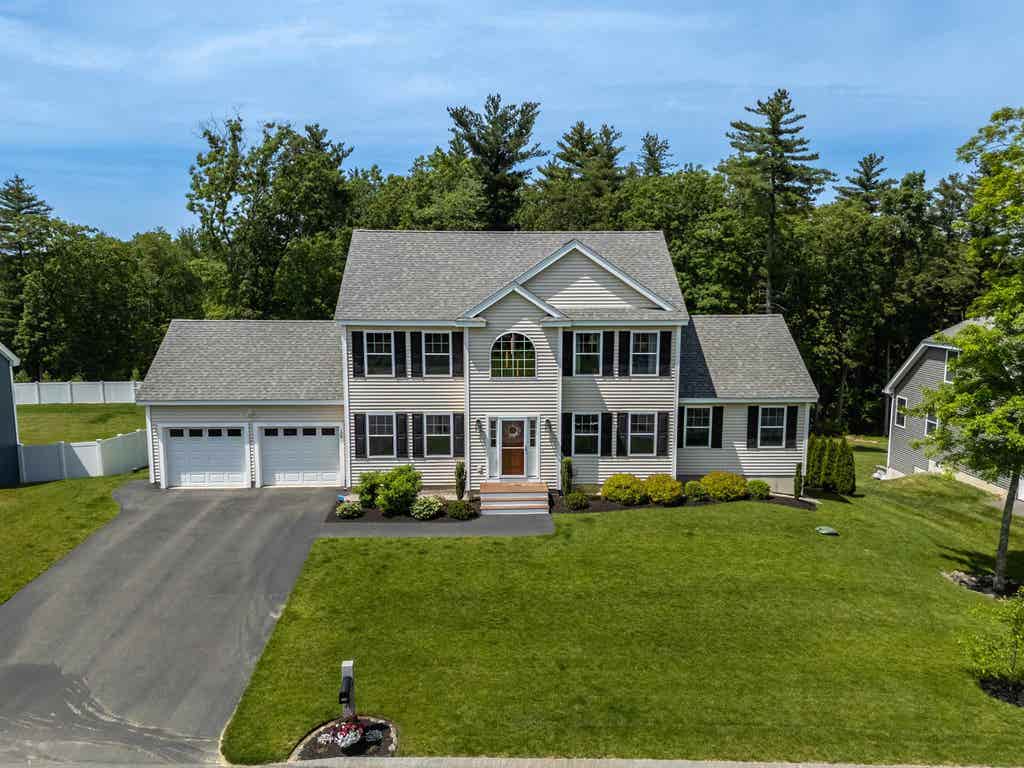 Photo of 158 Standish Lane, Hudson, NH 03051 (MLS # 5090905)