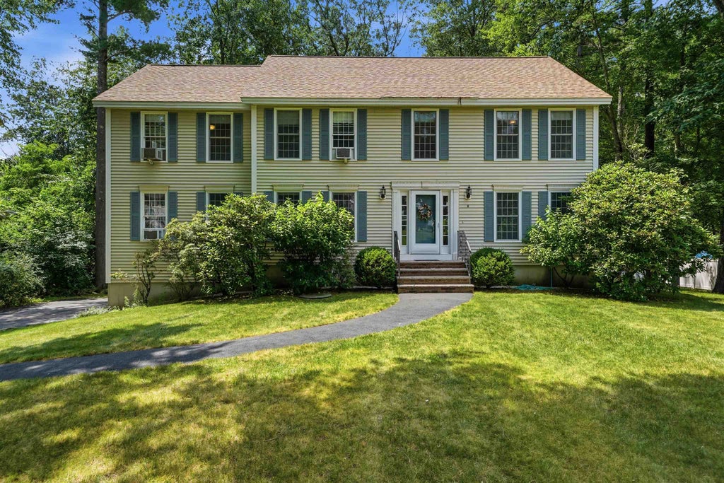 Photo of 8 Wesley Lane, Salem, NH 03079 (MLS # 5101658)