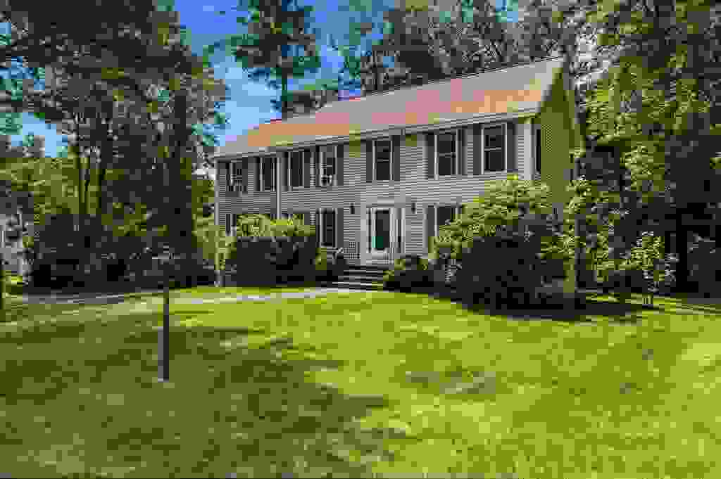 Photo of 8 Wesley Lane, Salem, NH 03079 (MLS # 5101658)