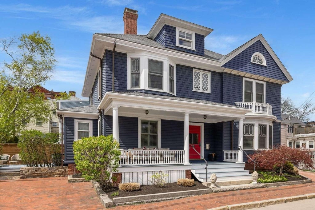 Photo of 115 Court Street, Portsmouth, NH 03801 (MLS # 5100287)