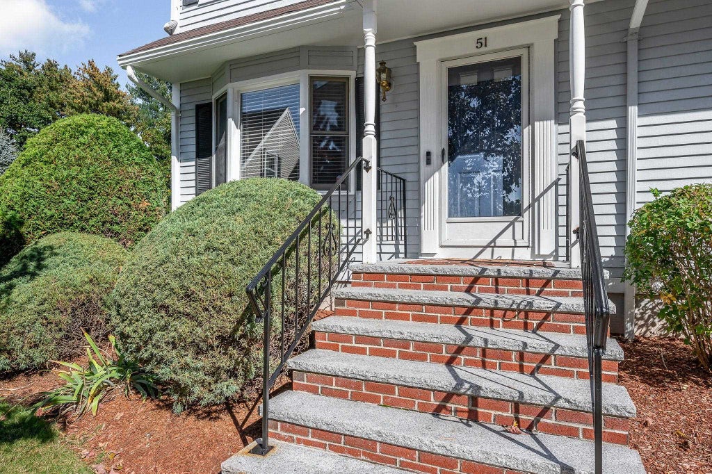 Photo of 51 Cadogan Way, Nashua, NH 03062 (MLS # 5114629)