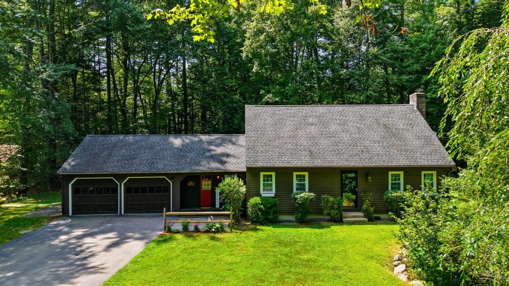 Photo of 22 Old Coach Lane, Amherst, NH 03031 (MLS # 5104958)