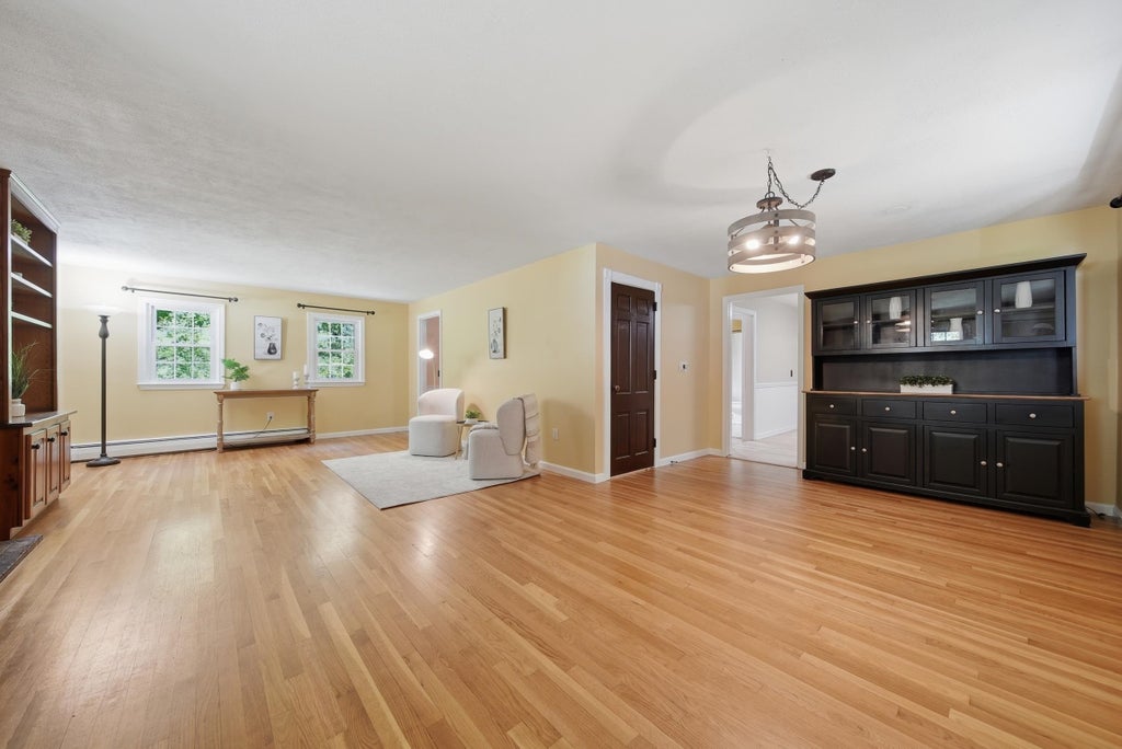 Photo of 22 Old Coach Lane, Amherst, NH 03031 (MLS # 5104958)