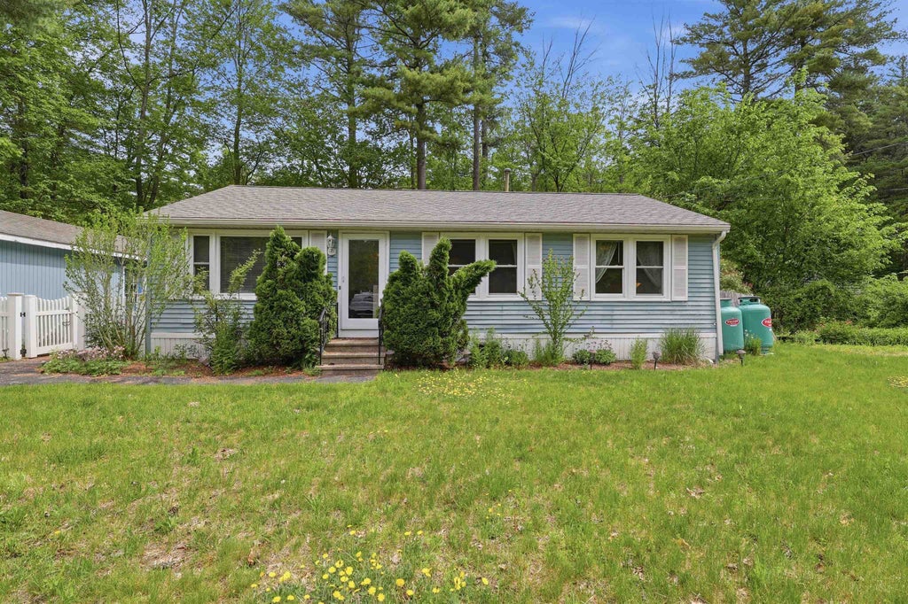 Photo of 63 Trestle Brook Drive, Nashua, NH 03062 (MLS # 5091122)
