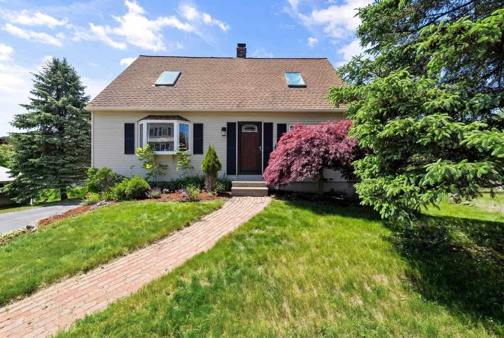 Photo of 140 Rhode Island Avenue, Manchester, NH 03104 (MLS # 5092416)