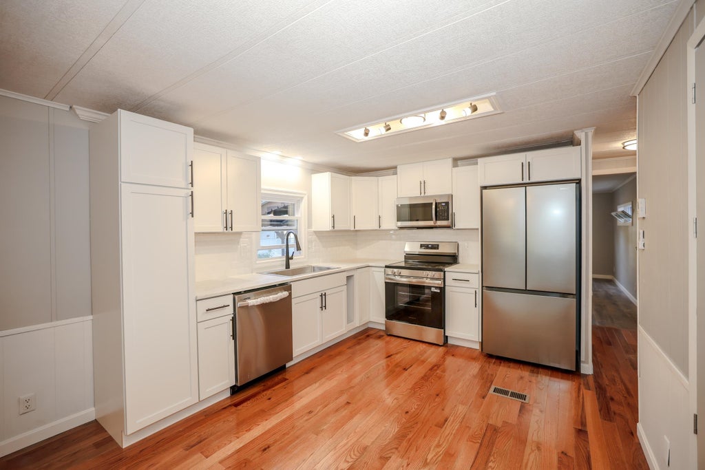 Photo of 106 Donald Drive, Goffstown, NH 03045 (MLS # 5109405)